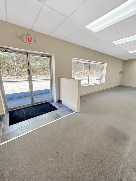 More Photos Of 703 US-30, Imperial General Retail For Lease