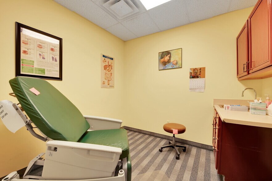 More Photos Of 42490 Garfield Rd, Clinton Township Medical For Lease