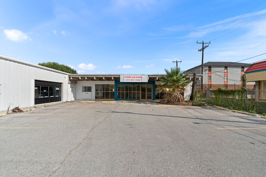 More Photos Of 5421 Grissom Rd, San Antonio Storefront For Lease