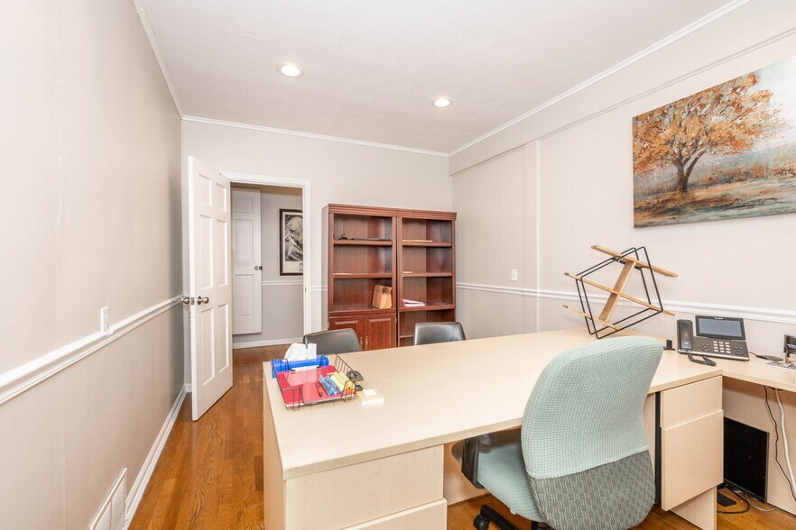 More Photos Of 1 Crestview Dr, Milford Medical For Lease