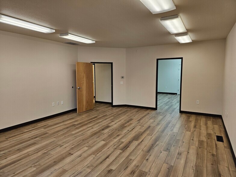 More Photos Of 4300-4310 Cherry Ave NE, Keizer Office For Lease