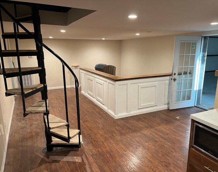 More Photos Of 15002 Iowa St, Austin Warehouse For Lease