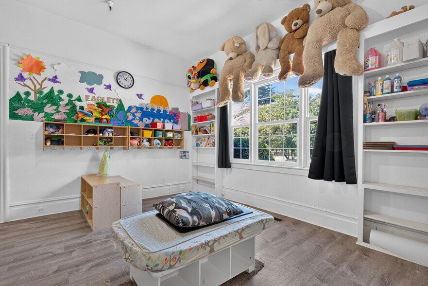 More Photos Of 530 N Cloverdale Blvd, Cloverdale Specialty For Sale