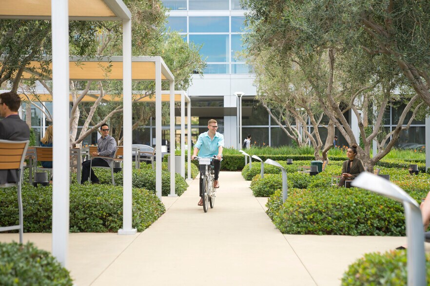 More Photos Of 2755 Great America Way, Santa Clara Office For Lease