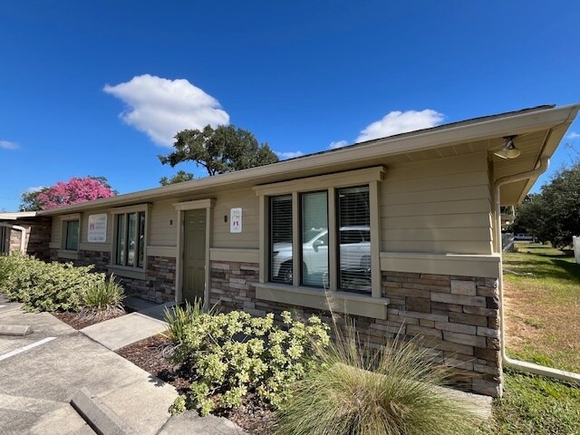 More Photos Of 205 Ridgewood Ave, Brandon Medical For Lease