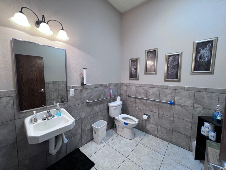 More Photos Of 4710 Bell St, Amarillo Storefront For Sale