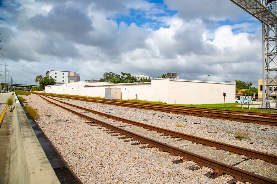 More Photos Of 1110 Sligh Blvd, Orlando Warehouse For Lease