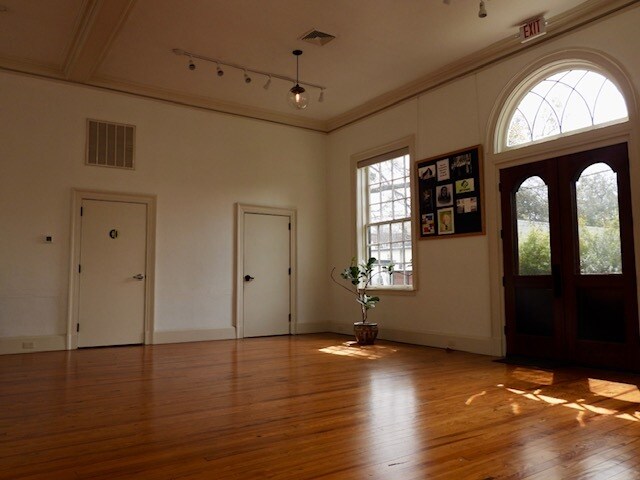 More Photos Of 134 Houston St, Savannah Freestanding For Lease