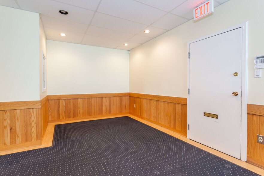 More Photos Of 8035 120th St, Delta Medical For Lease