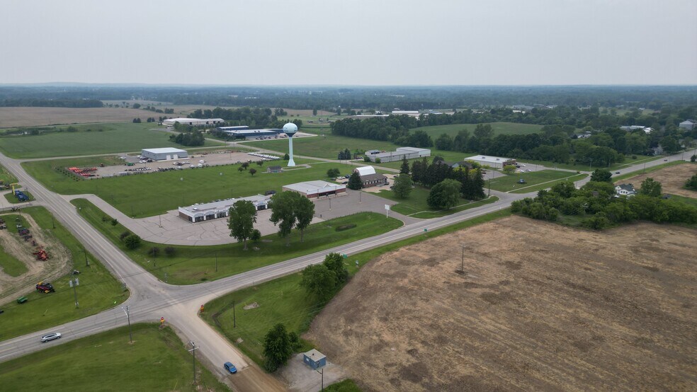 More Photos Of 4464 Huron St, North Branch Freestanding For Lease