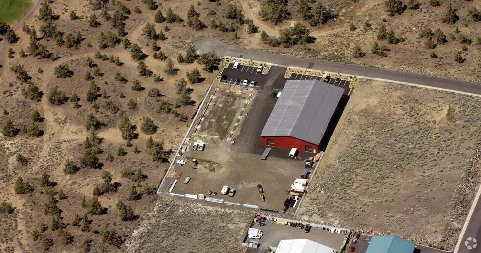 More Photos Of 4620 SW 23rd St, Redmond Warehouse For Lease