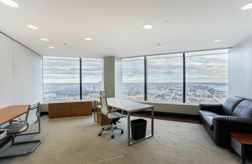 More Photos Of 600 Renaissance Ctr, Detroit Office For Lease