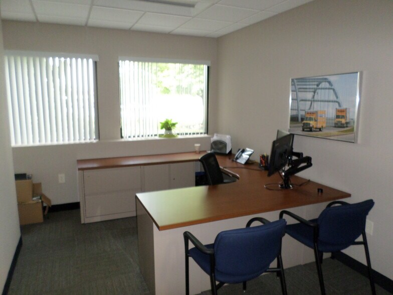 More Photos Of 2208 Quarry Dr, West Lawn Office For Lease
