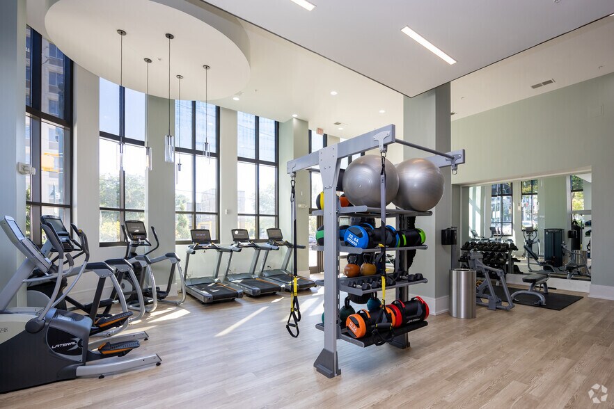 More Photos Of 6050 Roswell Rd NE, Sandy Springs Apartments For Lease
