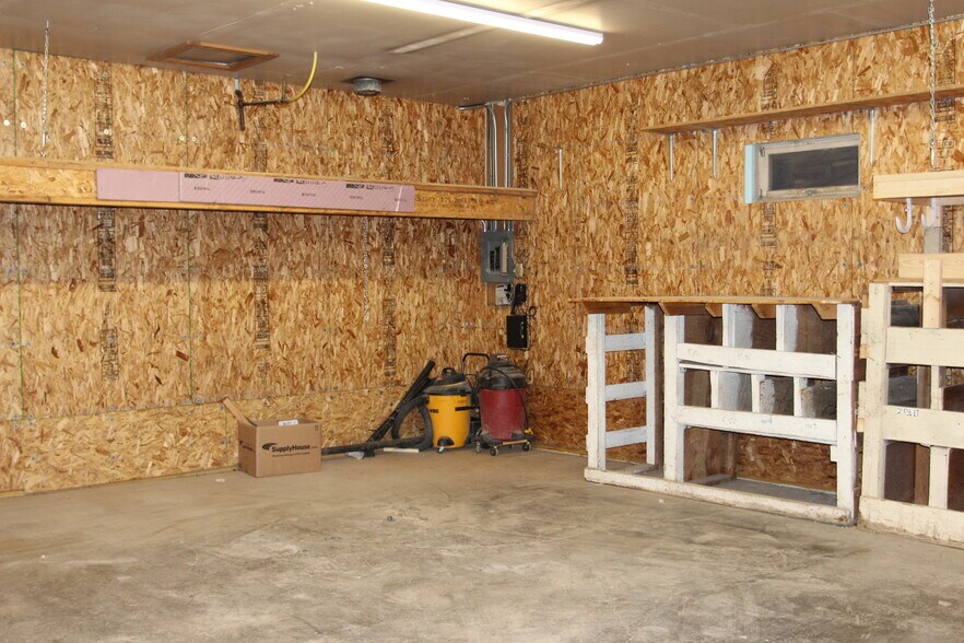 More Photos Of 47 N 6th St, Custer Flex For Sale