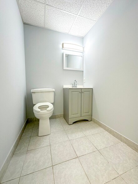 More Photos Of 406 E Pennsylvania Blvd, Feasterville Trevose Light Distribution For Lease