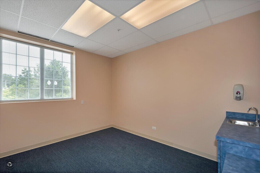 More Photos Of 912 Northwest Hwy, Fox River Grove Medical For Sale