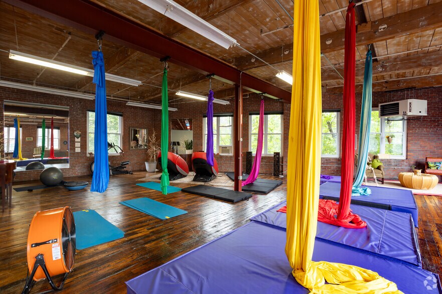 More Photos Of 51-55 Middlesex St, Chelmsford Light Manufacturing For Lease