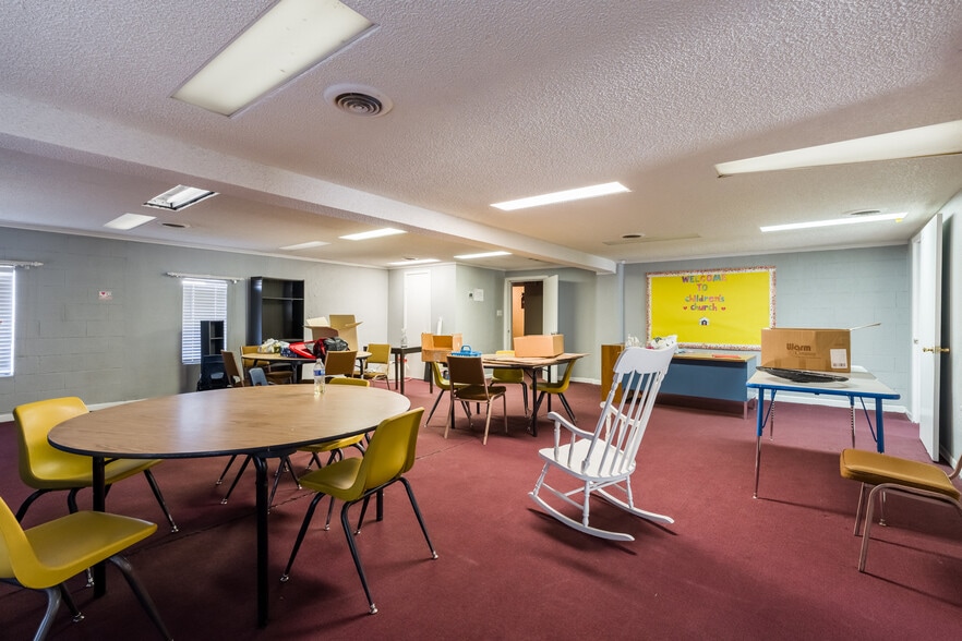 More Photos Of 1809 34th St, Lubbock Religious Facility For Sale