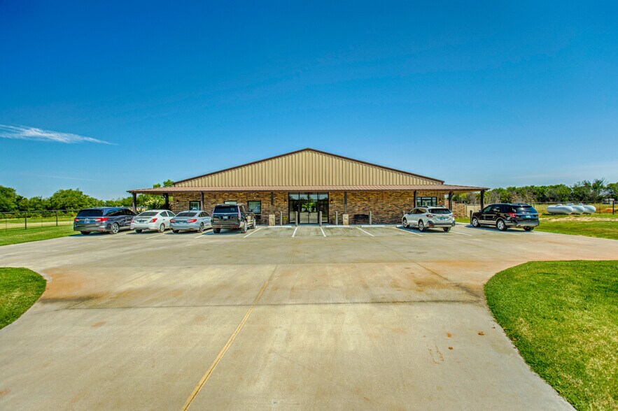 More Photos Of 39812 Hazel Dell Rd, Shawnee Veterinarian Kennel For Sale