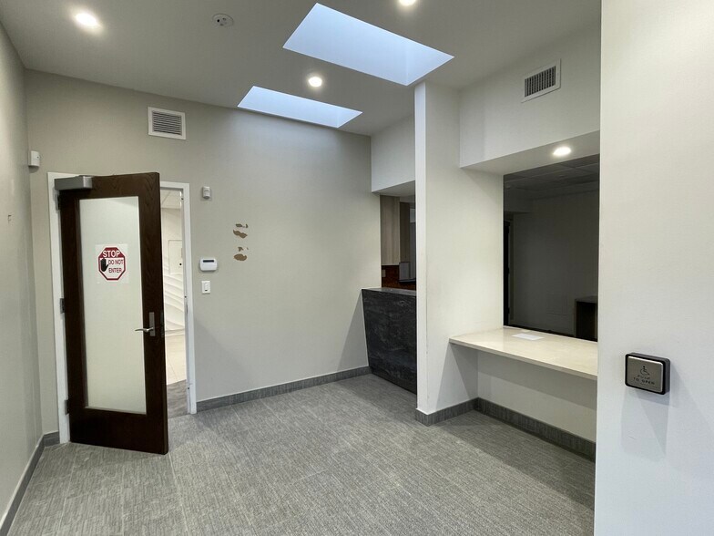 More Photos Of 11325 Pembrooke Sq, Waldorf Medical For Sale