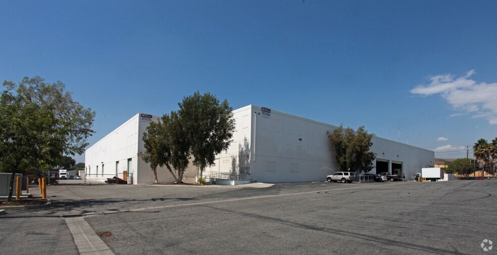 More Photos Of 2507 Medford St, Los Angeles Warehouse For Lease