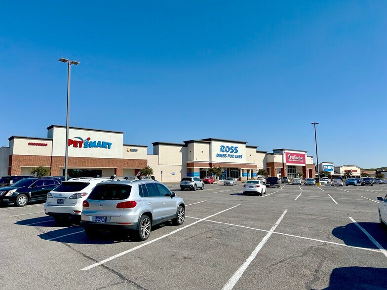 More Photos Of 4606-4640 Lebanon Pike, Hermitage Freestanding For Lease