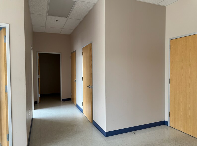 More Photos Of 1856 Precinct Line Rd, Hurst Unknown For Lease