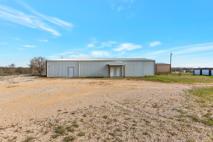More Photos Of 1715 N FM Road 51, Springtown Flex For Sale