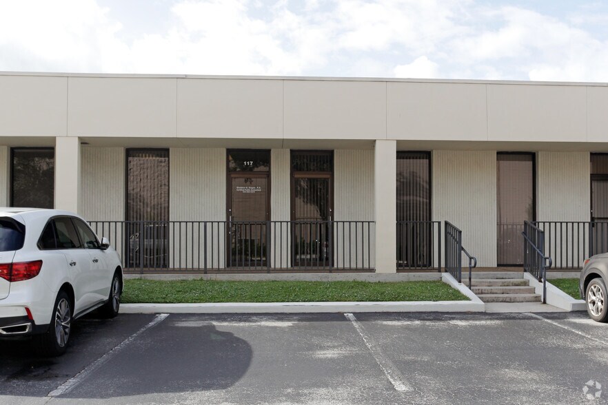 More Photos Of 2700-2750 N 29th Ave, Hollywood Office For Lease