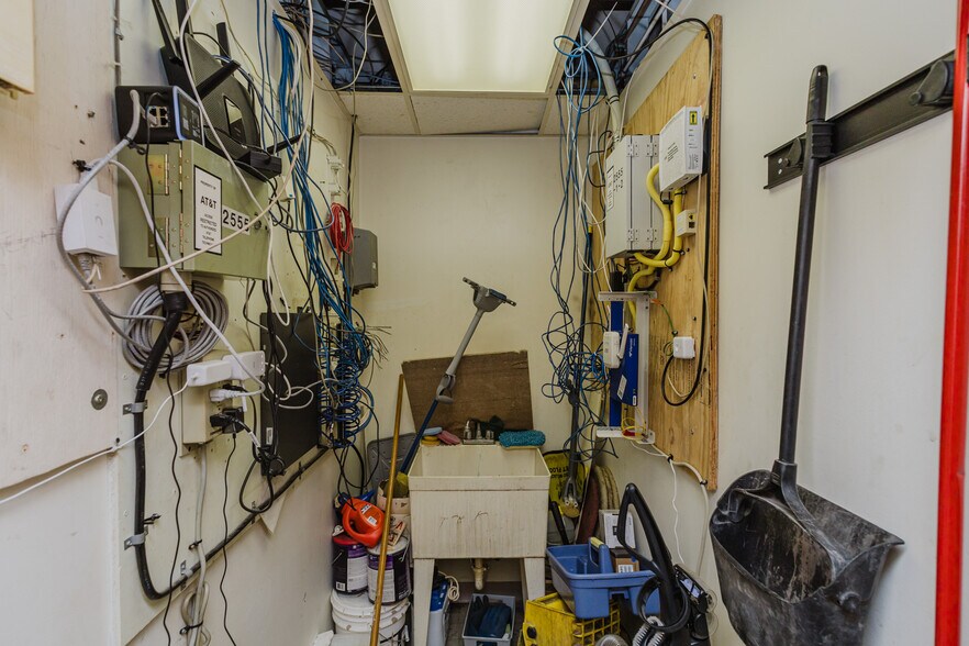 More Photos Of 2555 N Market St, Wichita Auto Repair For Sale