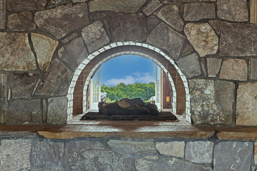 More Photos Of 1950 Collins Rd, Halifax Winery Vineyard For Sale