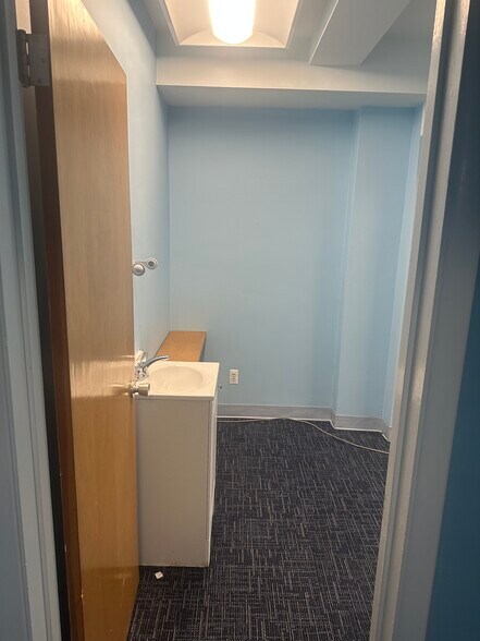 More Photos Of 4625 5th Ave, Pittsburgh Apartments For Lease