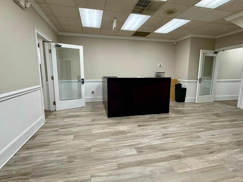 More Photos Of 150 N 9th St, West Columbia Office For Sale