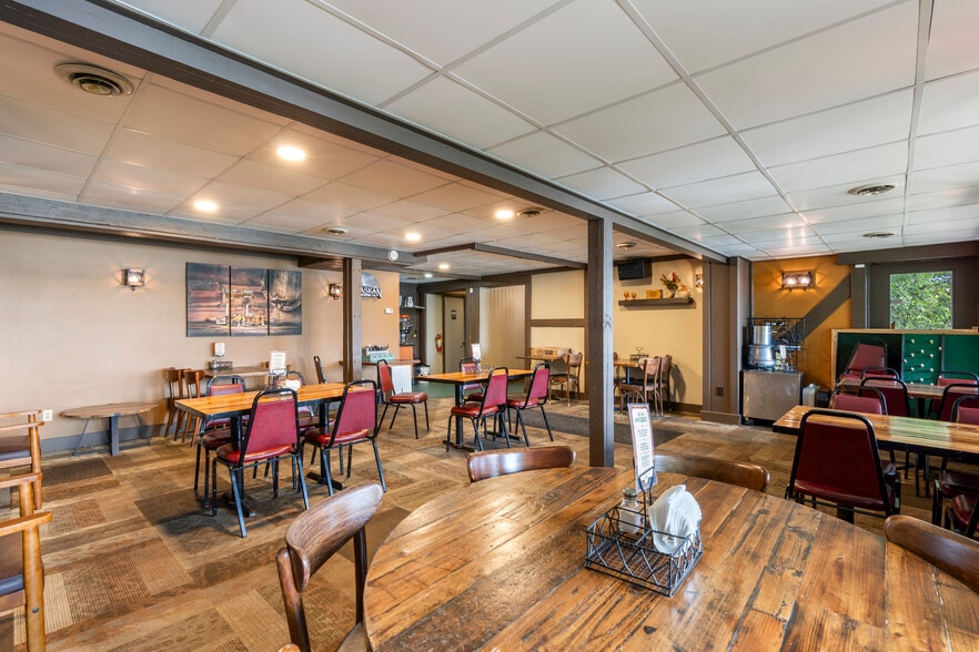 More Photos Of 33350 County Road 3, Crosslake Restaurant For Sale