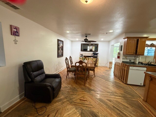 More Photos Of Peoria & 35th Ave, Phoenix Assisted Living For Sale
