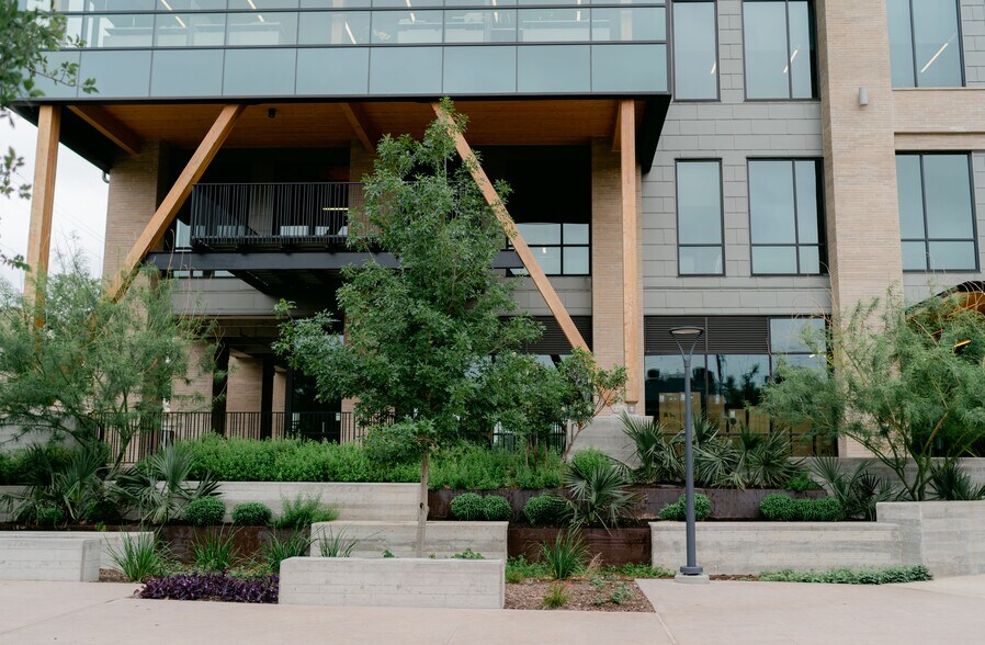 More Photos Of 711 Broadway St, San Antonio Office For Lease