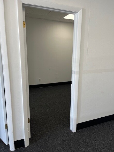 More Photos Of 9225 Ulmerton Rd, Largo Light Distribution For Lease