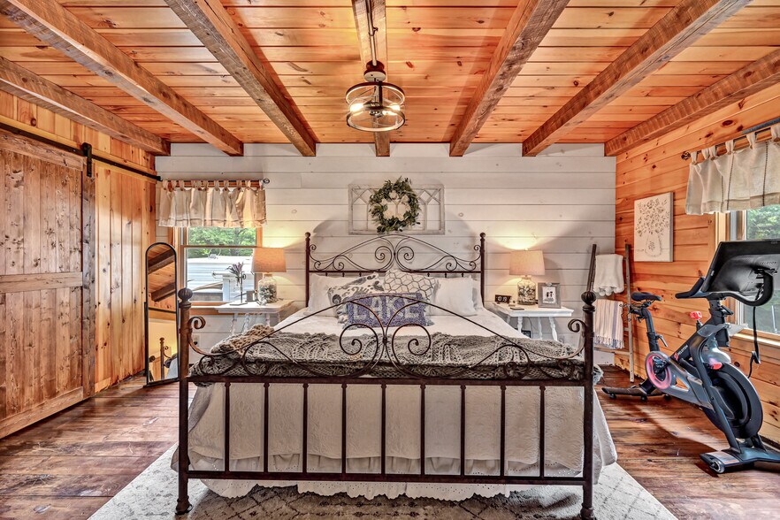 More Photos Of 15 Lower Wilson Pond Rd, Greenville Specialty For Sale
