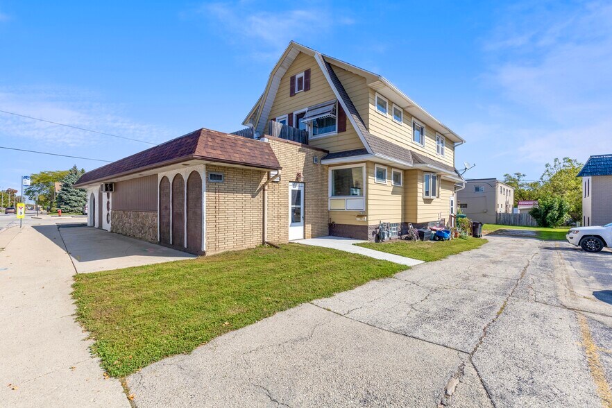 More Photos Of 2703 S Chicago Ave, South Milwaukee General Retail For Sale