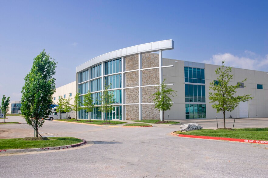 More Photos Of 4501 SW Rainbow Farm Rd, Bentonville Unknown For Lease