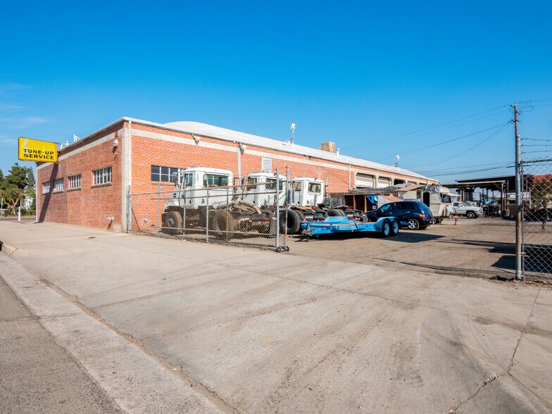 More Photos Of 2304 Monterey St, Fresno Warehouse For Sale