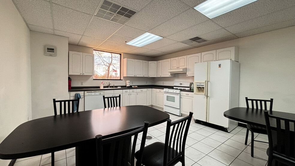 More Photos Of 475 Business Park Ln, Allentown Warehouse For Lease