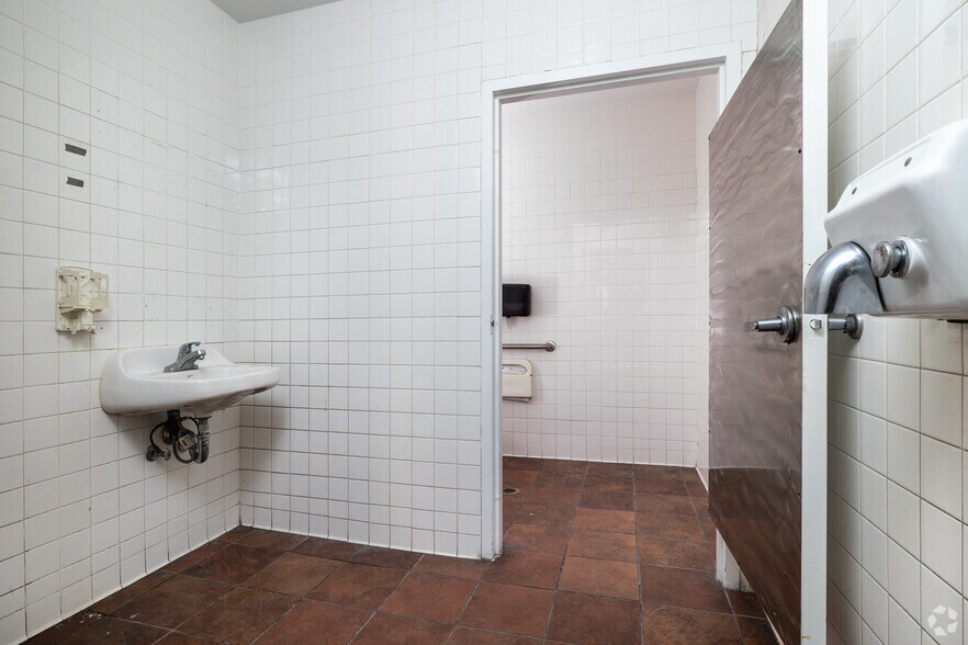 More Photos Of 725 S Palm Canyon Dr, Palm Springs Fast Food For Lease