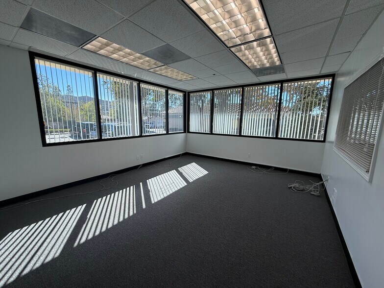 More Photos Of 1965-1985 Yosemite Ave, Simi Valley Medical For Lease