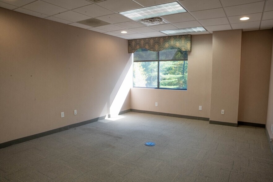 More Photos Of 1021 Watervliet Shaker Rd, Schenectady Office For Lease