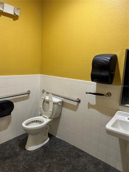 More Photos Of 3619 E County Road 466, Oxford General Retail For Lease