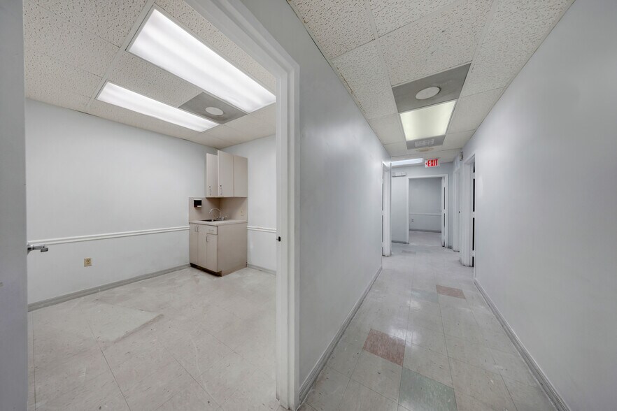 More Photos Of 2901 NW 17th Ave, Miami Office For Sale