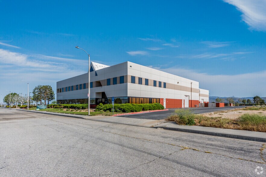 More Photos Of 39959 Sierra Hwy, Palmdale Office For Lease