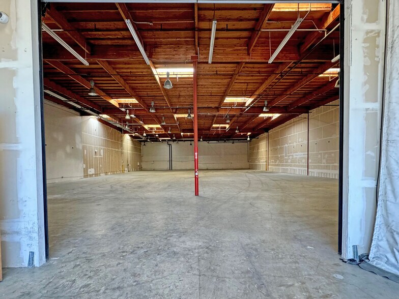 More Photos Of 147 Castilian Dr, Goleta Distribution For Lease